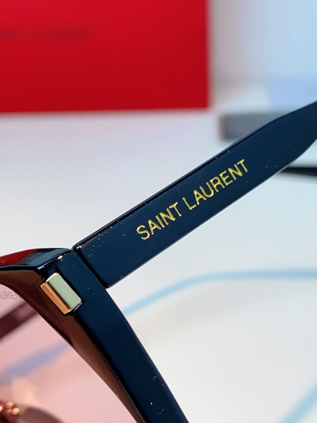 Saint Laurent圣罗兰 2026新款复刻法式复古飞行镜经典版型，这副YSL一体式风镜自带随性高
