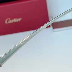 Cartier卡地亚 2026经典猎豹系列无框太阳镜,将法式奢雅美学与猎豹图腾完美融合,是成熟男士彰显格 Cartier卡地亚 2026经典猎豹系列无框太阳镜,将法式奢雅美学与猎豹图腾完美融合,是成熟男士彰显格
