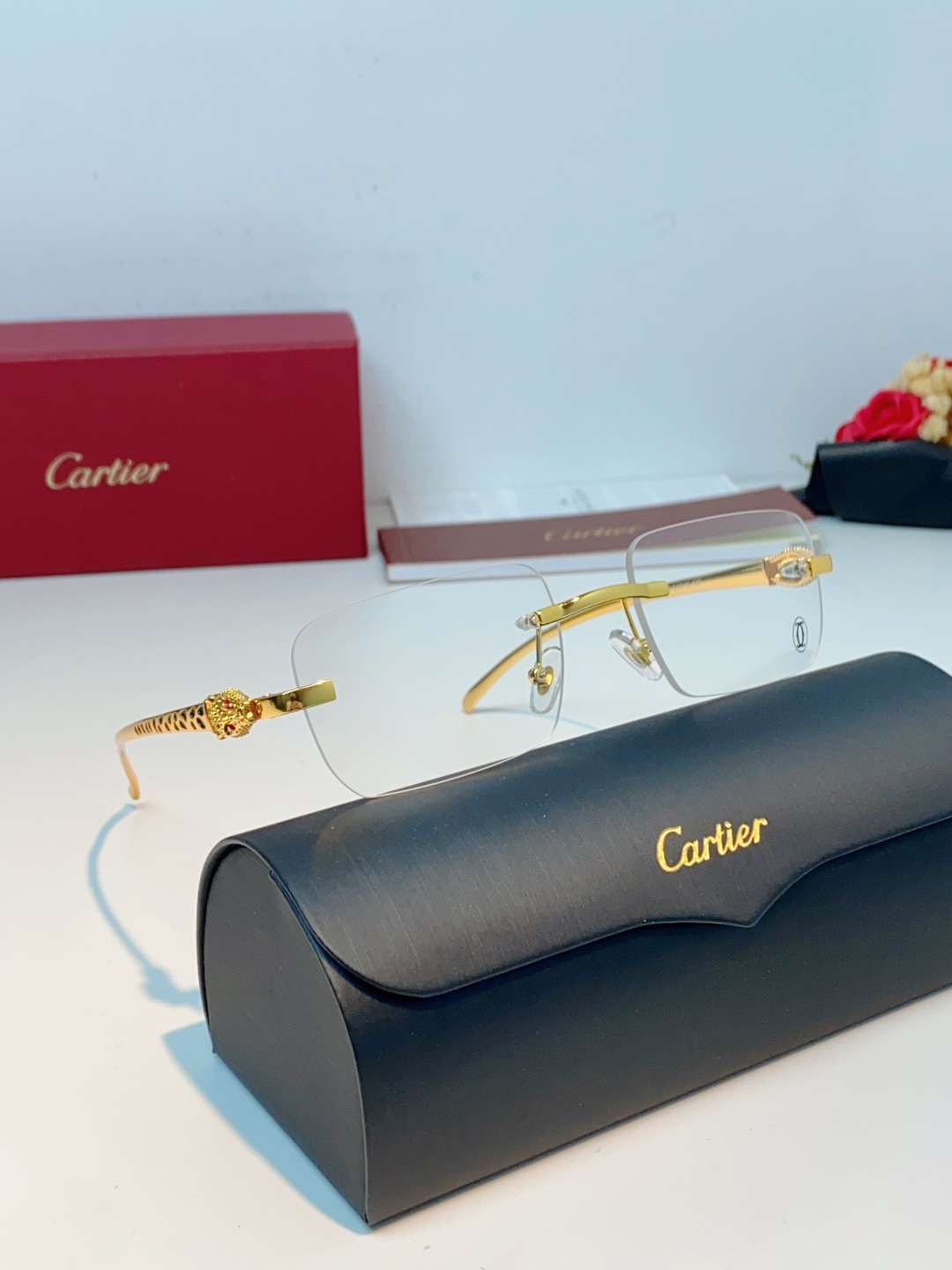 Cartier卡地亚 2026经典猎豹系列无框太阳镜，将法式奢雅美学与猎豹图腾完美融合，是成熟男士彰显格