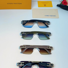 LOUIS VUITTON路易威登 承袭LV经典老花基因,这款无边方框太阳镜将街头潮奢风格拉满。利落切角 LOUIS VUITTON路易威登 承袭LV经典老花基因,这款无边方框太阳镜将街头潮奢风格拉满。利落切角