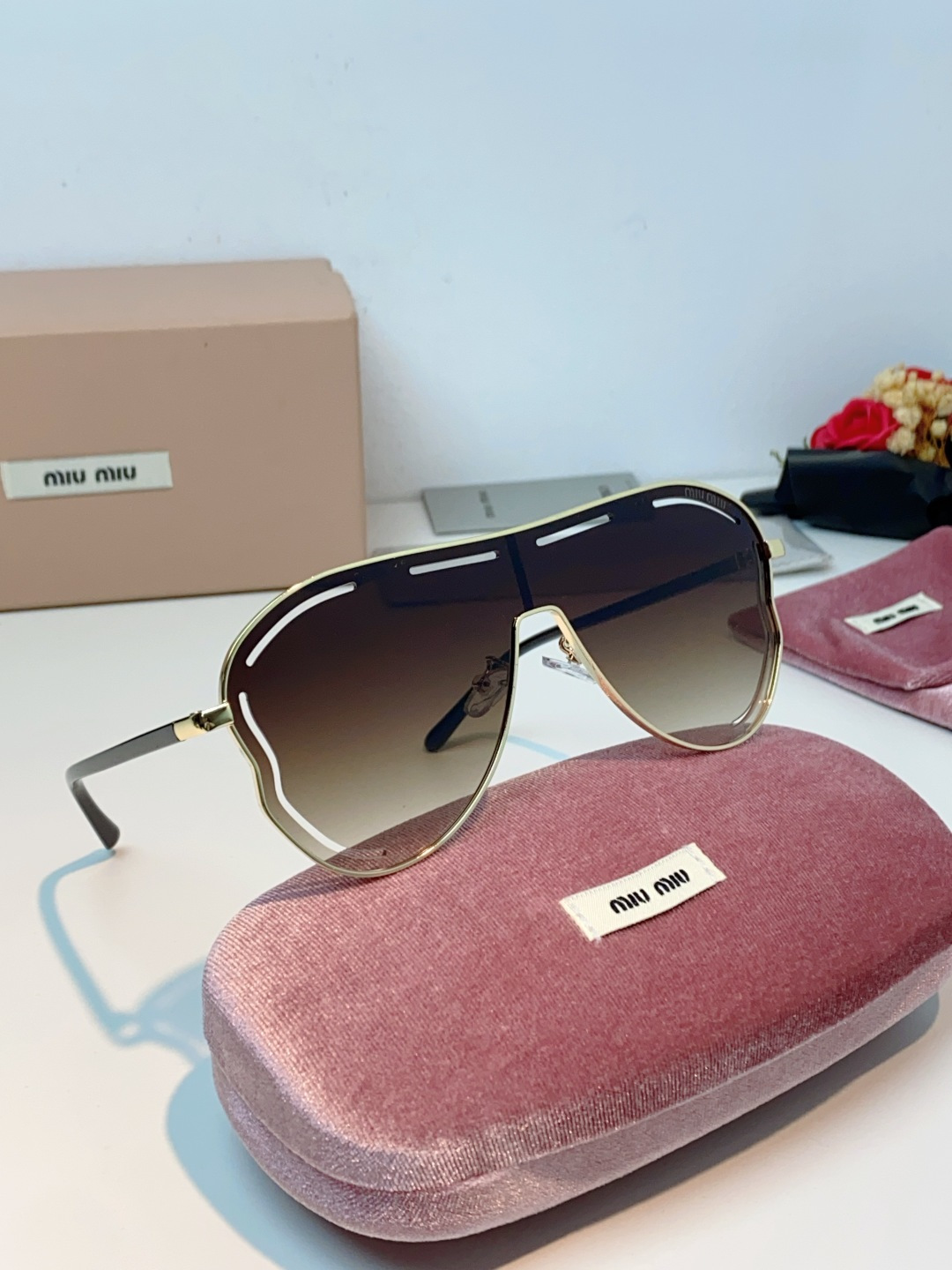 Miumiu谬谬 2026新款 欧美复古超大框金属朋克风连体太阳眼镜女圆脸蛤蟆镜嘻哈蹦迪墨镜