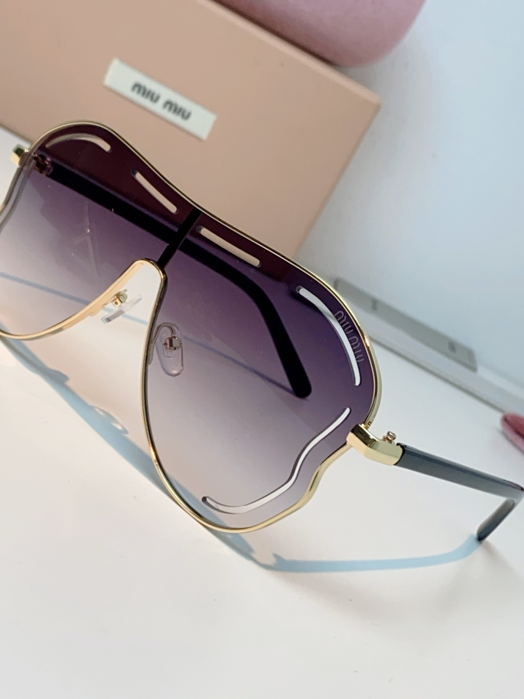 Miumiu谬谬 2025新款 欧美复古超大框金属朋克风连体太阳眼镜女圆脸蛤蟆镜嘻哈蹦迪墨镜
