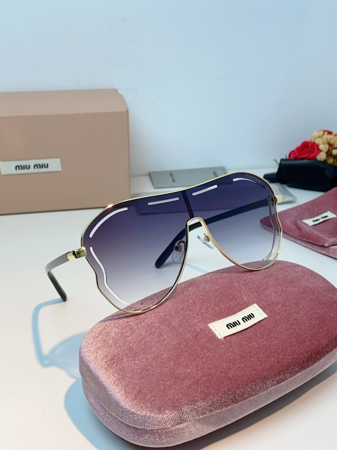 Miumiu谬谬 2025新款 欧美复古超大框金属朋克风连体太阳眼镜女圆脸蛤蟆镜嘻哈蹦迪墨镜