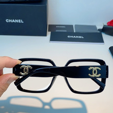 Chanel香奈儿 2026新款粗黑方框墨镜,是永不过时的法式轻奢爆款单品。亮面高光泽粗镜框,方正宽厚轮 Chanel香奈儿 2026新款粗黑方框墨镜,是永不过时的法式轻奢爆款单品。亮面高光泽粗镜框,方正宽厚轮