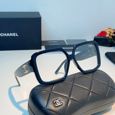 Chanel香奈儿 2026新款粗黑方框墨镜,是永不过时的法式轻奢爆款单品。亮面高光泽粗镜框,方正宽厚轮 Chanel香奈儿 2026新款粗黑方框墨镜,是永不过时的法式轻奢爆款单品。亮面高光泽粗镜框,方正宽厚轮