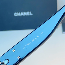 Chanel香奈儿 2026新款粗黑方框墨镜,是永不过时的法式轻奢爆款单品。亮面高光泽粗镜框,方正宽厚轮 Chanel香奈儿 2026新款粗黑方框墨镜,是永不过时的法式轻奢爆款单品。亮面高光泽粗镜框,方正宽厚轮