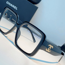 Chanel香奈儿 2026新款粗黑方框墨镜,是永不过时的法式轻奢爆款单品。亮面高光泽粗镜框,方正宽厚轮 Chanel香奈儿 2026新款粗黑方框墨镜,是永不过时的法式轻奢爆款单品。亮面高光泽粗镜框,方正宽厚轮