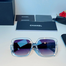 Chanel香奈儿 2026新款粗黑方框墨镜,是永不过时的法式轻奢爆款单品。亮面高光泽粗镜框,方正宽厚轮 Chanel香奈儿 2026新款粗黑方框墨镜,是永不过时的法式轻奢爆款单品。亮面高光泽粗镜框,方正宽厚轮