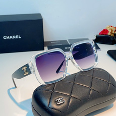 Chanel香奈儿 2026新款粗黑方框墨镜,是永不过时的法式轻奢爆款单品。亮面高光泽粗镜框,方正宽厚轮 Chanel香奈儿 2026新款粗黑方框墨镜,是永不过时的法式轻奢爆款单品。亮面高光泽粗镜框,方正宽厚轮