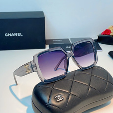 Chanel香奈儿 2026新款粗黑方框墨镜,是永不过时的法式轻奢爆款单品。亮面高光泽粗镜框,方正宽厚轮 Chanel香奈儿 2026新款粗黑方框墨镜,是永不过时的法式轻奢爆款单品。亮面高光泽粗镜框,方正宽厚轮
