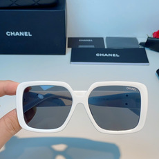 Chanel香奈儿 2026新款粗黑方框墨镜,是永不过时的法式轻奢爆款单品。亮面高光泽粗镜框,方正宽厚轮 Chanel香奈儿 2026新款粗黑方框墨镜,是永不过时的法式轻奢爆款单品。亮面高光泽粗镜框,方正宽厚轮