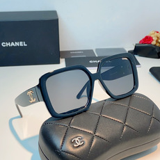 Chanel香奈儿 2026新款粗黑方框墨镜,是永不过时的法式轻奢爆款单品。亮面高光泽粗镜框,方正宽厚轮 Chanel香奈儿 2026新款粗黑方框墨镜,是永不过时的法式轻奢爆款单品。亮面高光泽粗镜框,方正宽厚轮
