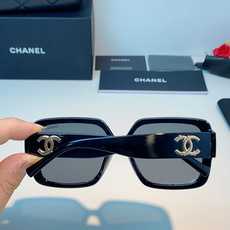 Chanel香奈儿 2026新款粗黑方框墨镜,是永不过时的法式轻奢爆款单品。亮面高光泽粗镜框,方正宽厚轮 Chanel香奈儿 2026新款粗黑方框墨镜,是永不过时的法式轻奢爆款单品。亮面高光泽粗镜框,方正宽厚轮
