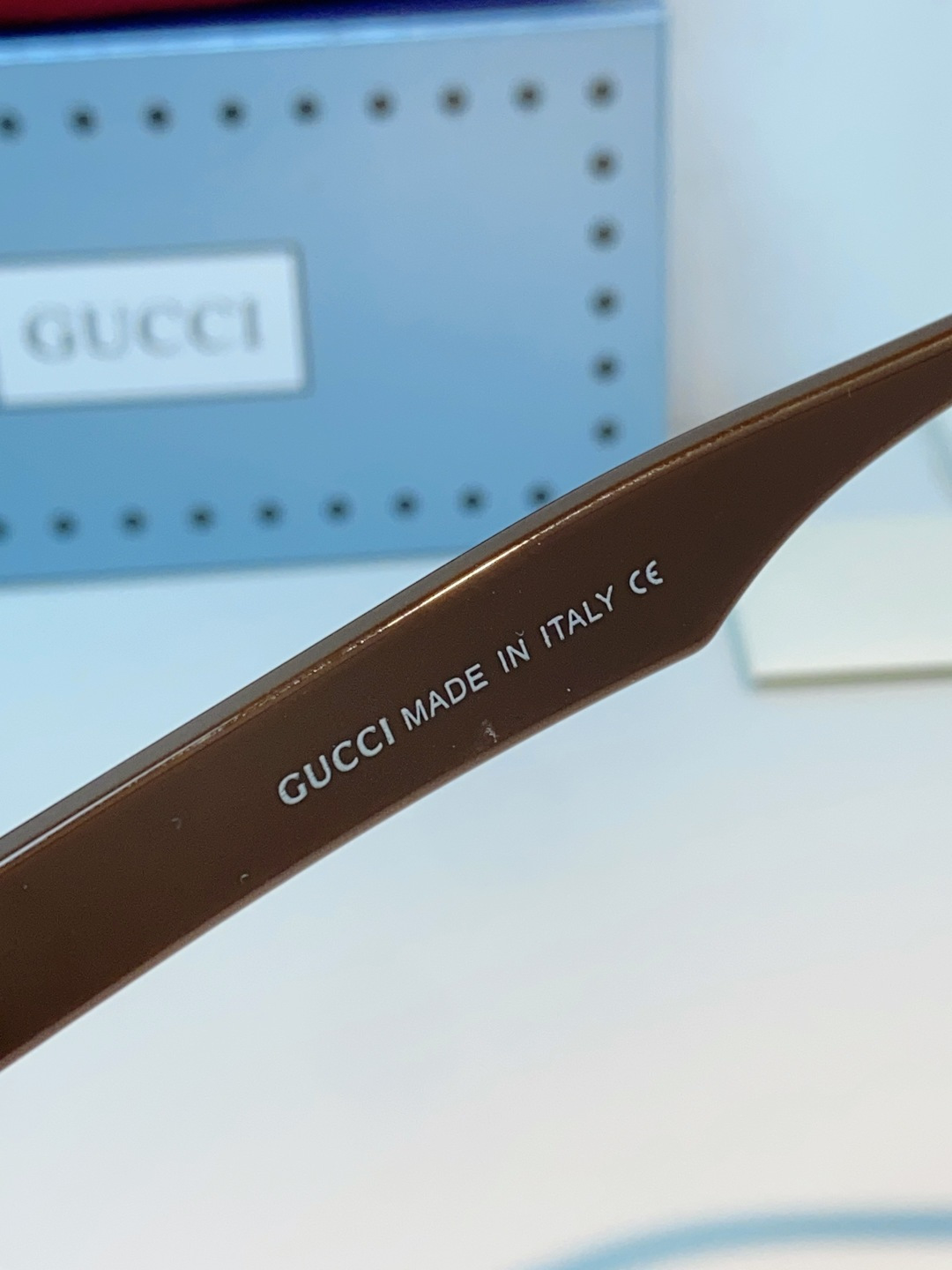 Gucci古奇 2026新款意式复古格调，这款猫眼圆框墨镜是日常穿搭的百搭王牌。亮黑高润镜框，圆润偏猫眼