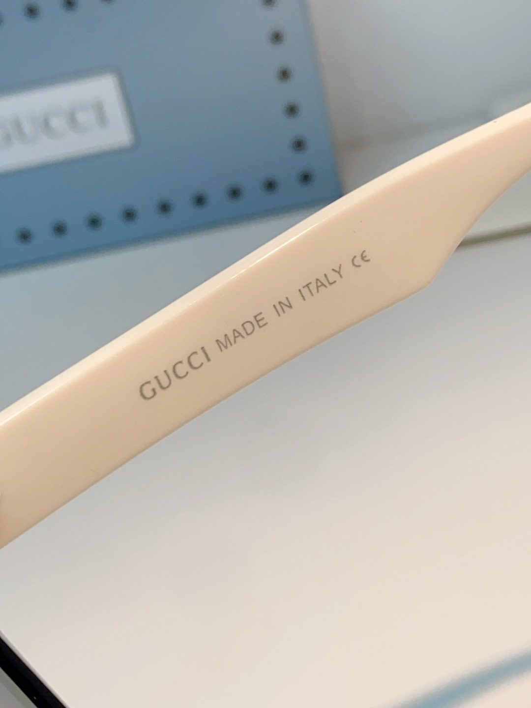 Gucci古奇 2026新款意式复古格调，这款猫眼圆框墨镜是日常穿搭的百搭王牌。亮黑高润镜框，圆润偏猫眼