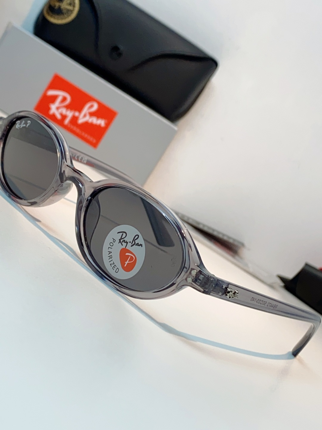 RayBan雷朋 2026新款复古椭圆偏光墨镜｜千禧辣妹本命镜框，自带90年代复古滤镜的椭圆小框，利落黑