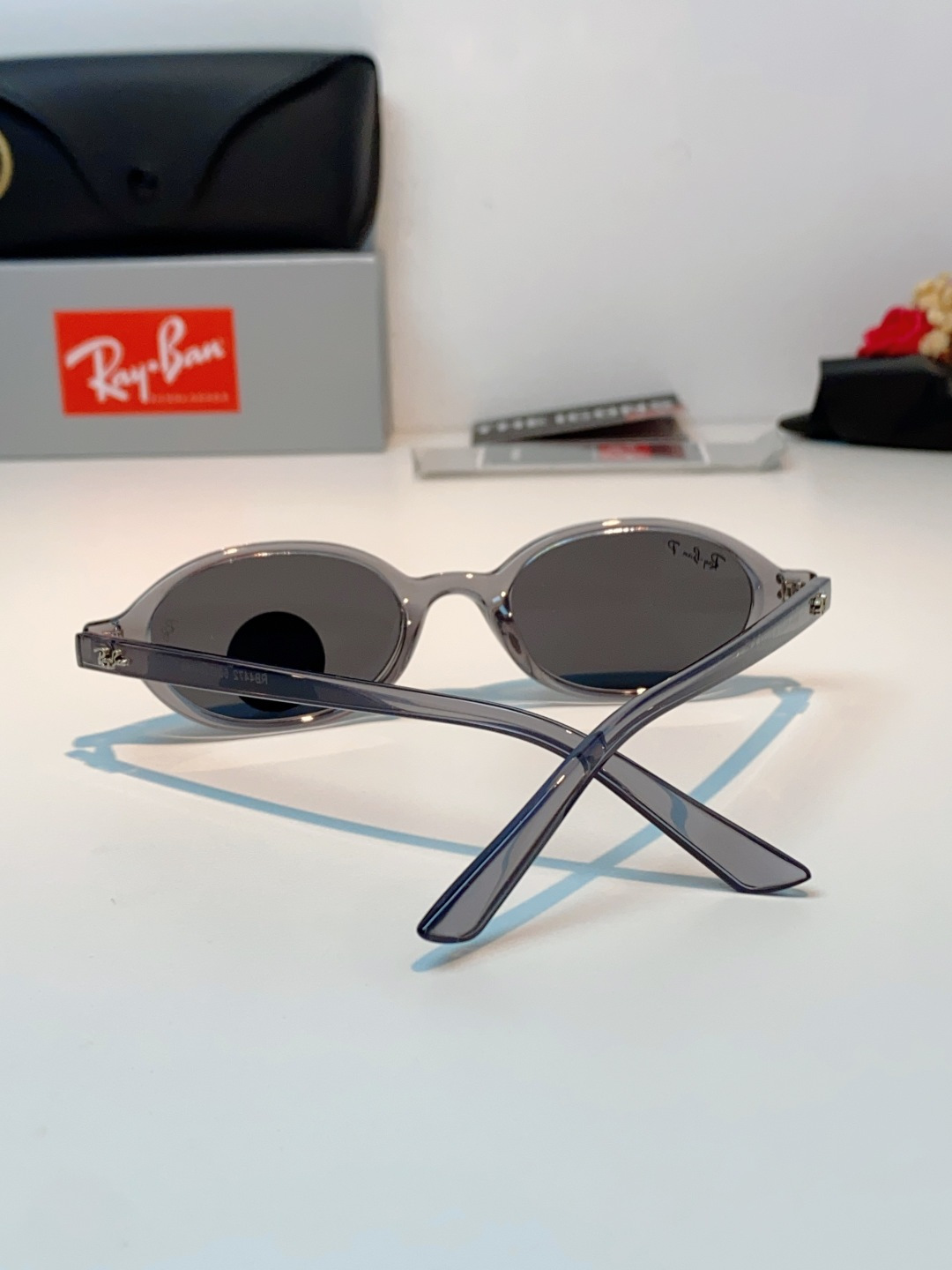 RayBan雷朋 2026新款复古椭圆偏光墨镜｜千禧辣妹本命镜框，自带90年代复古滤镜的椭圆小框，利落黑