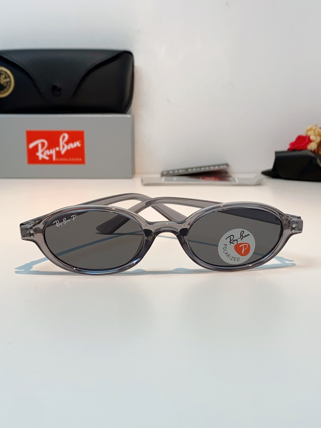 RayBan雷朋 2026新款复古椭圆偏光墨镜｜千禧辣妹本命镜框，自带90年代复古滤镜的椭圆小框，利落黑