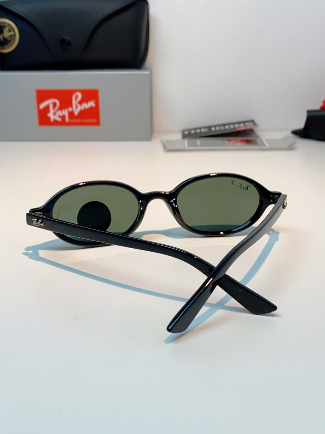 RayBan雷朋 2026新款复古椭圆偏光墨镜｜千禧辣妹本命镜框，自带90年代复古滤镜的椭圆小框，利落黑