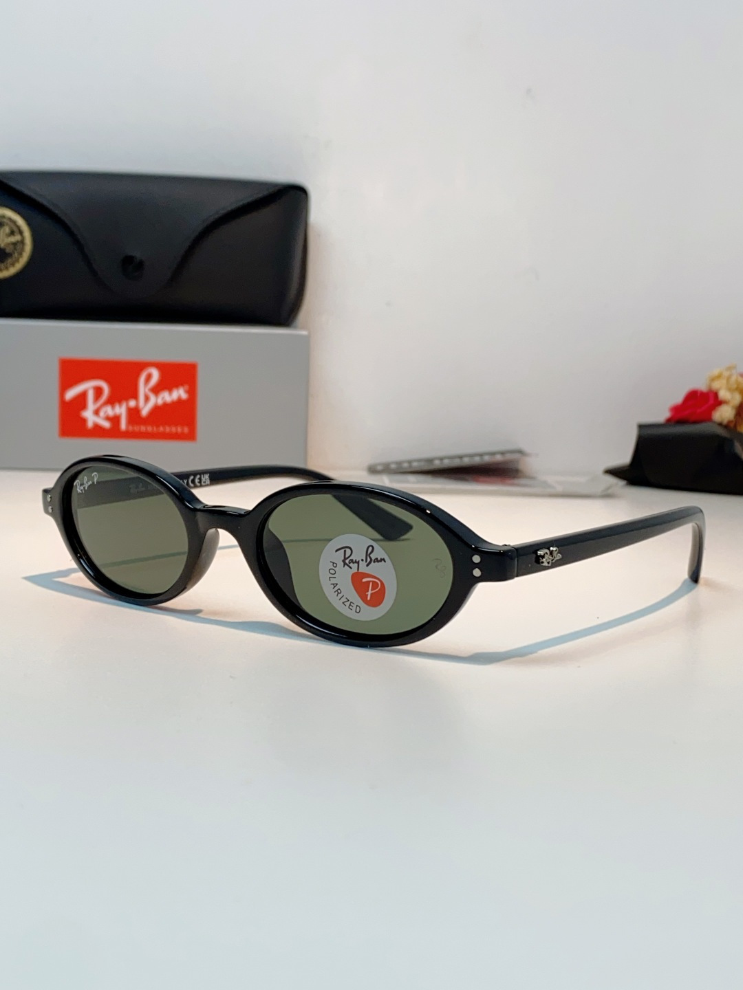 RayBan雷朋 2026新款复古椭圆偏光墨镜｜千禧辣妹本命镜框，自带90年代复古滤镜的椭圆小框，利落黑