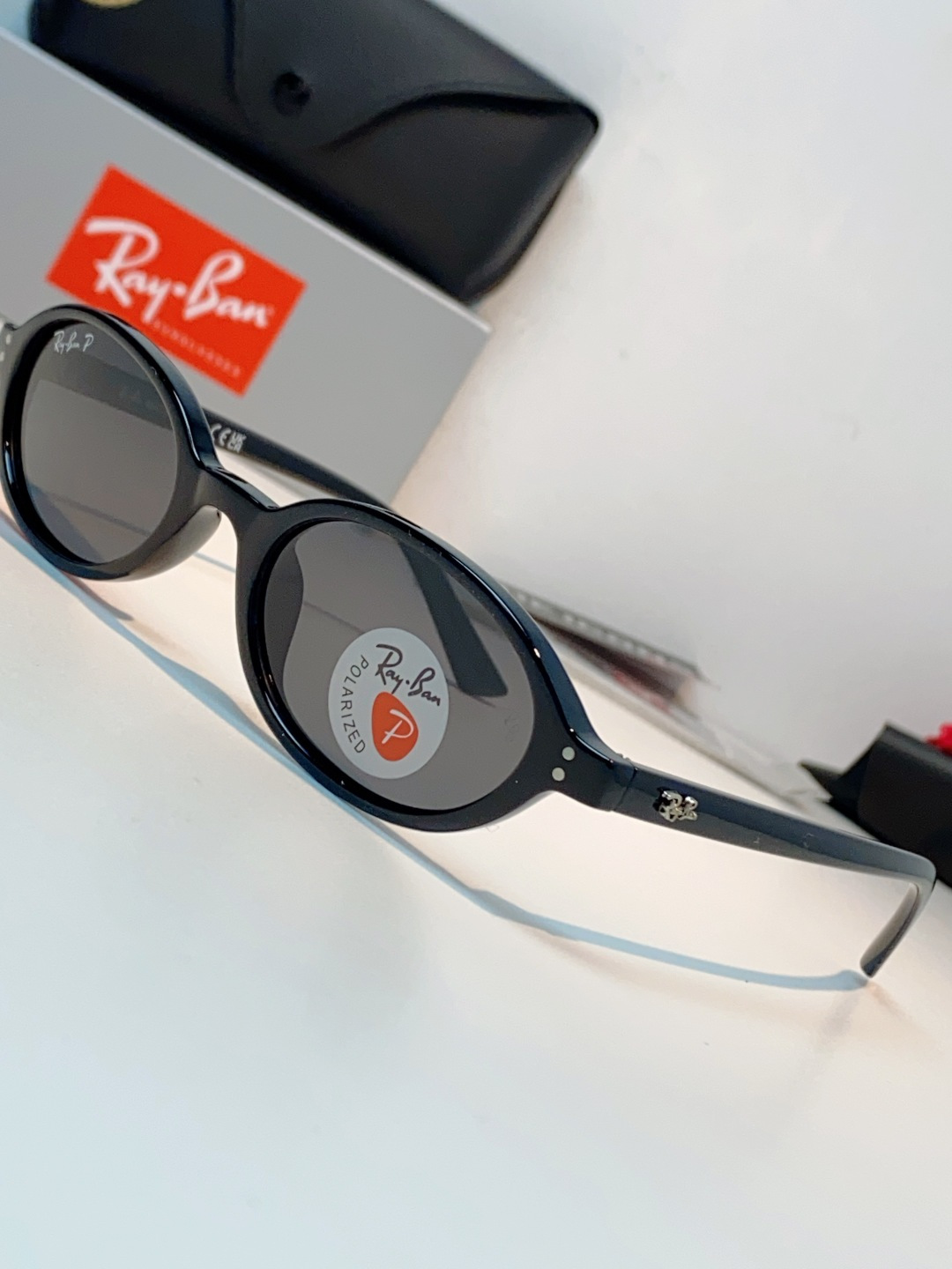 RayBan雷朋 2026新款复古椭圆偏光墨镜｜千禧辣妹本命镜框，自带90年代复古滤镜的椭圆小框，利落黑
