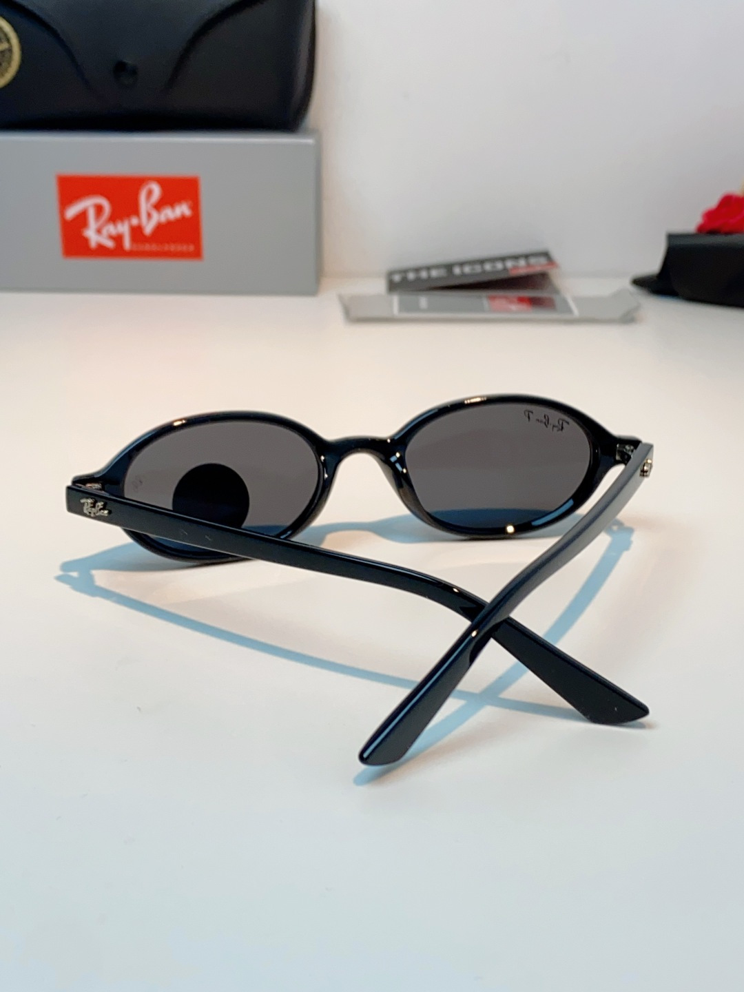 RayBan雷朋 2026新款复古椭圆偏光墨镜｜千禧辣妹本命镜框，自带90年代复古滤镜的椭圆小框，利落黑