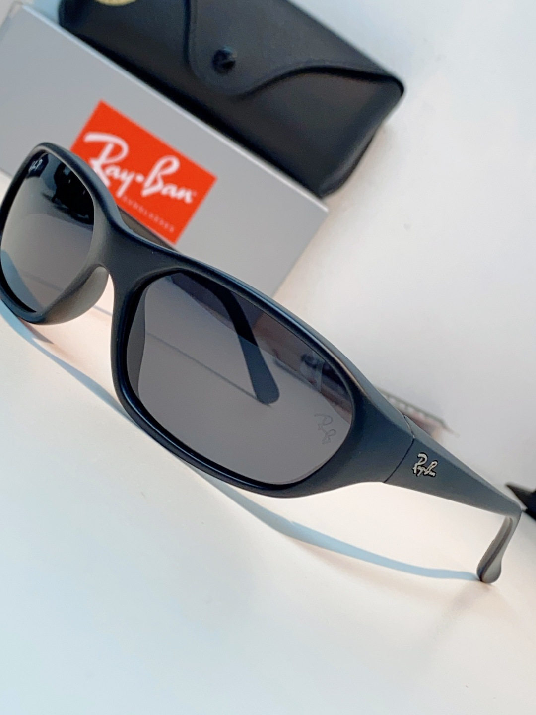 RayBan雷朋 2026新款复古窄框永不过时,经典运动小圆镜上线,全框低调显瘦,窄长镜框修饰方圆脸、鹅 RayBan雷朋 2026新款复古窄框永不过时,经典运动小圆镜上线,全框低调显瘦,窄长镜框修饰方圆脸、鹅