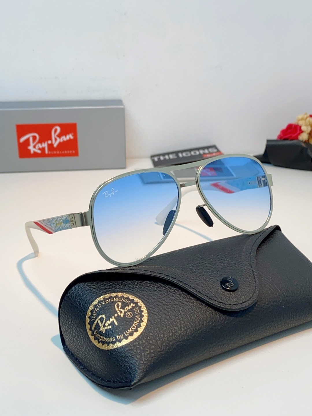 RayBan雷朋 2026新款飞行员蛤蟆镜，永不过时的爆款版型。哑光黑金属镜架硬朗利落，镜腿精致菱格纹理