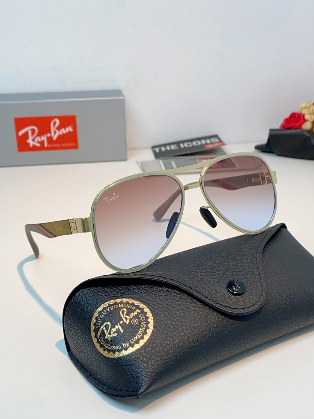 RayBan雷朋 2026新款飞行员蛤蟆镜，永不过时的爆款版型。哑光黑金属镜架硬朗利落，镜腿精致菱格纹理