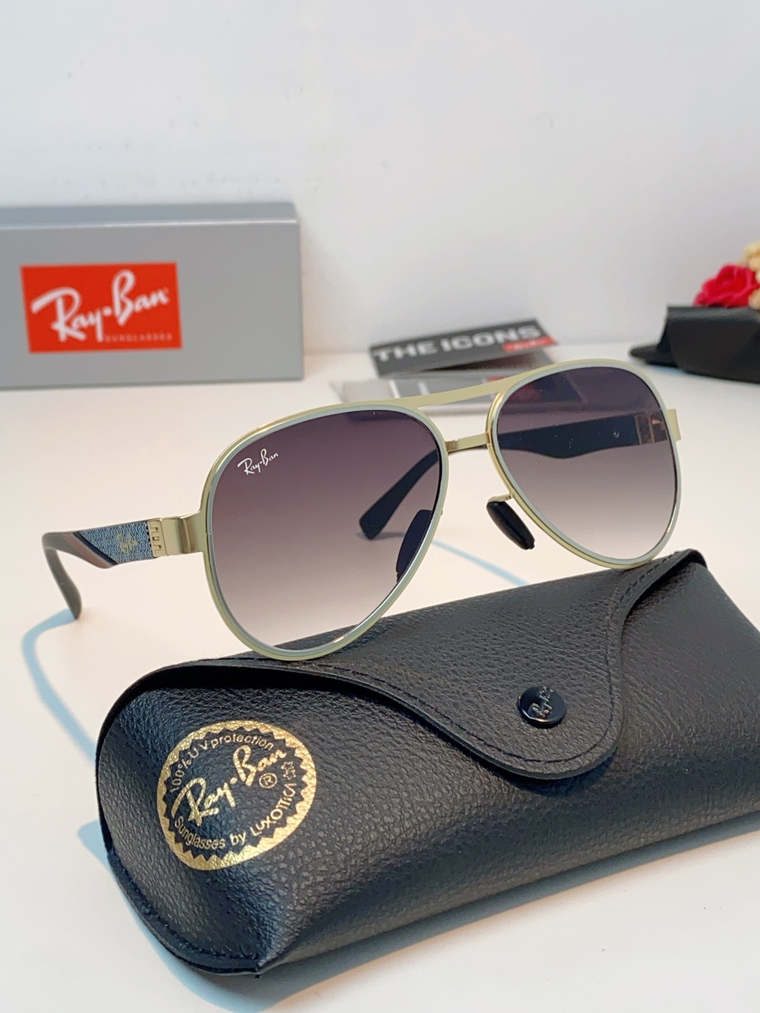 RayBan雷朋 2026新款飞行员蛤蟆镜，永不过时的爆款版型。哑光黑金属镜架硬朗利落，镜腿精致菱格纹理