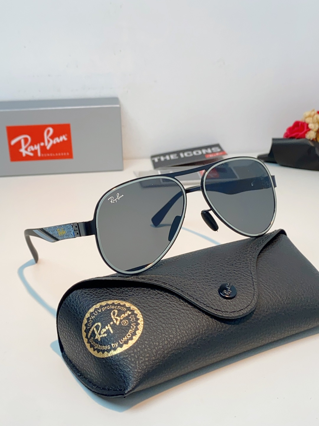 RayBan雷朋 2026新款飞行员蛤蟆镜，永不过时的爆款版型。哑光黑金属镜架硬朗利落，镜腿精致菱格纹理