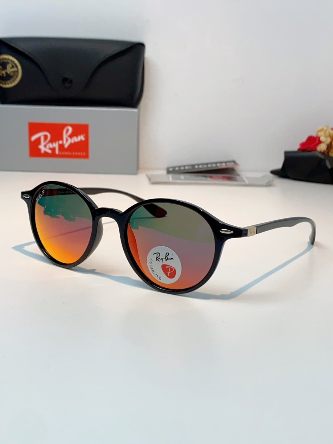 RayBan雷朋 2026新款经典小圆框偏光墨镜上线专柜，复古耐看不挑穿搭，偏光镜片防晒护眼，简约黑框低