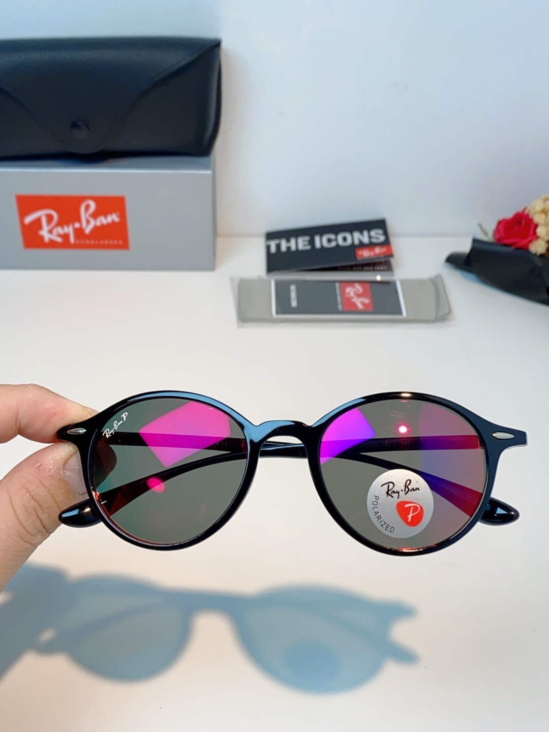 RayBan雷朋 2026新款经典小圆框偏光墨镜上线专柜，复古耐看不挑穿搭，偏光镜片防晒护眼，简约黑框低
