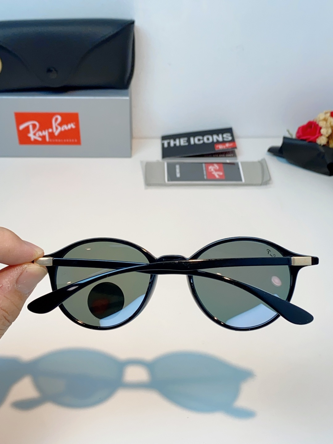 RayBan雷朋 2026新款经典小圆框偏光墨镜上线专柜，复古耐看不挑穿搭，偏光镜片防晒护眼，简约黑框低