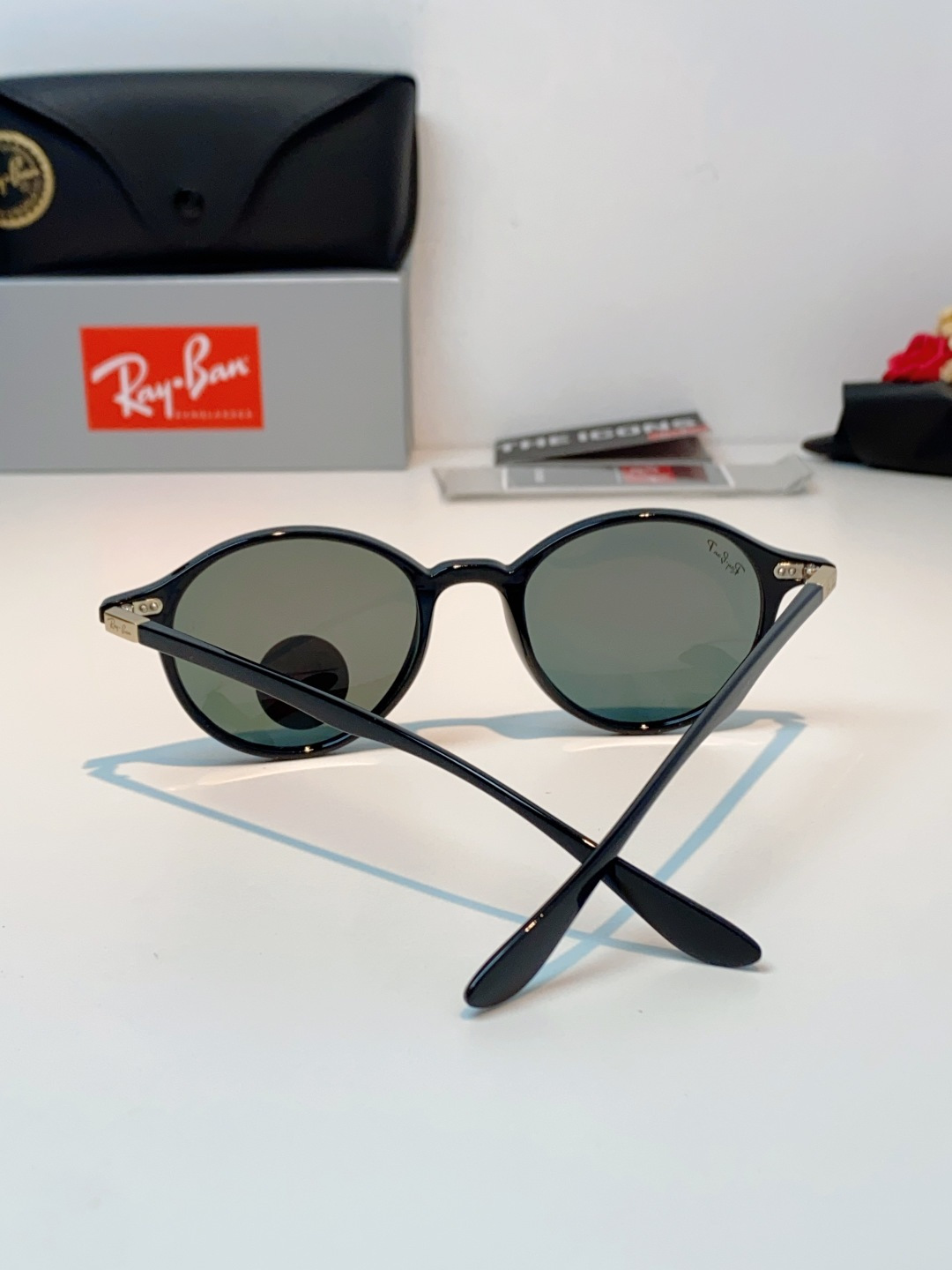 RayBan雷朋 2026新款经典小圆框偏光墨镜上线专柜，复古耐看不挑穿搭，偏光镜片防晒护眼，简约黑框低