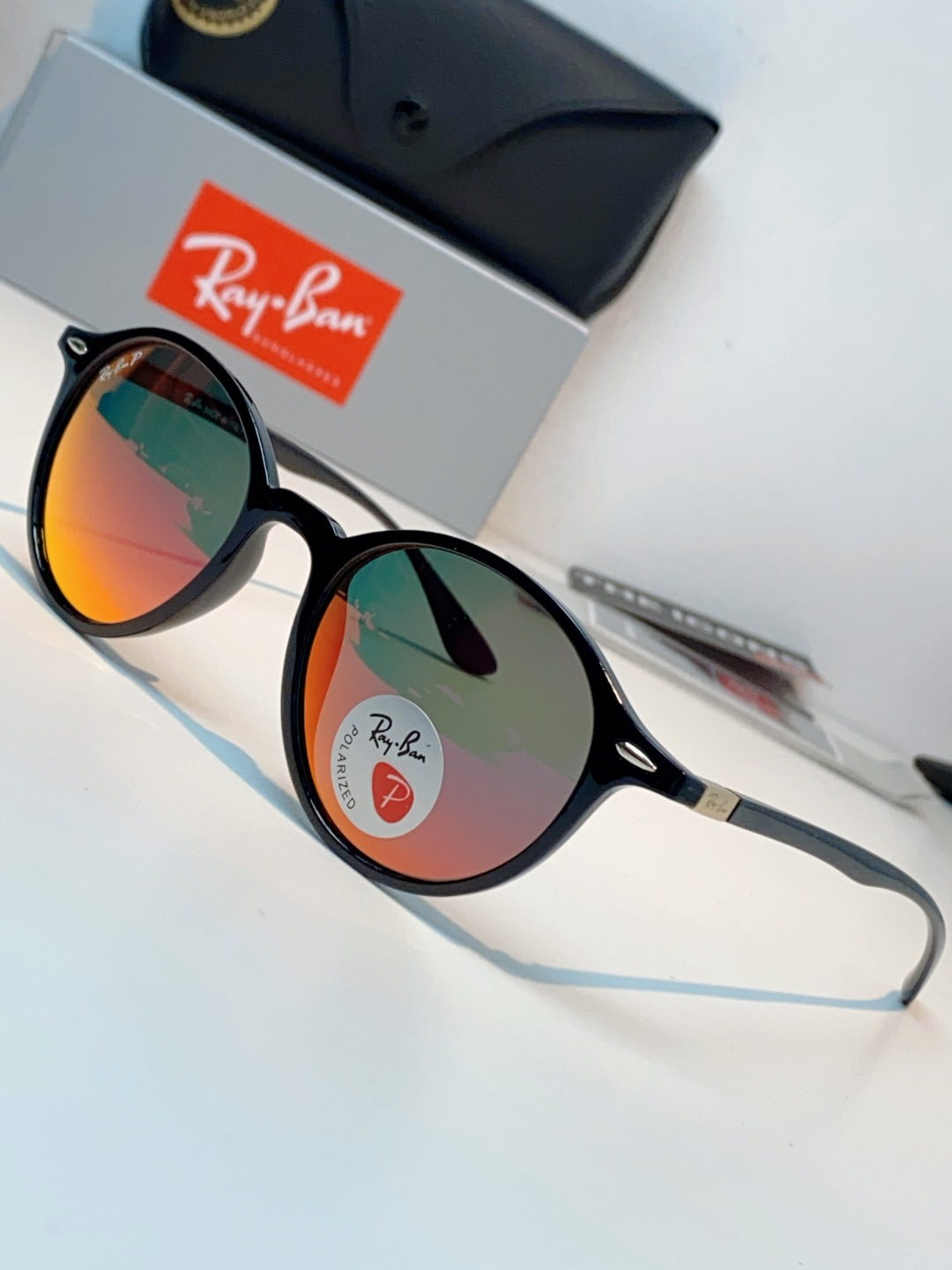RayBan雷朋 2026新款经典小圆框偏光墨镜上线专柜，复古耐看不挑穿搭，偏光镜片防晒护眼，简约黑框低