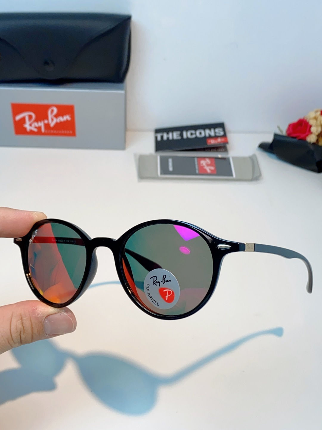 RayBan雷朋 2026新款经典小圆框偏光墨镜上线专柜，复古耐看不挑穿搭，偏光镜片防晒护眼，简约黑框低