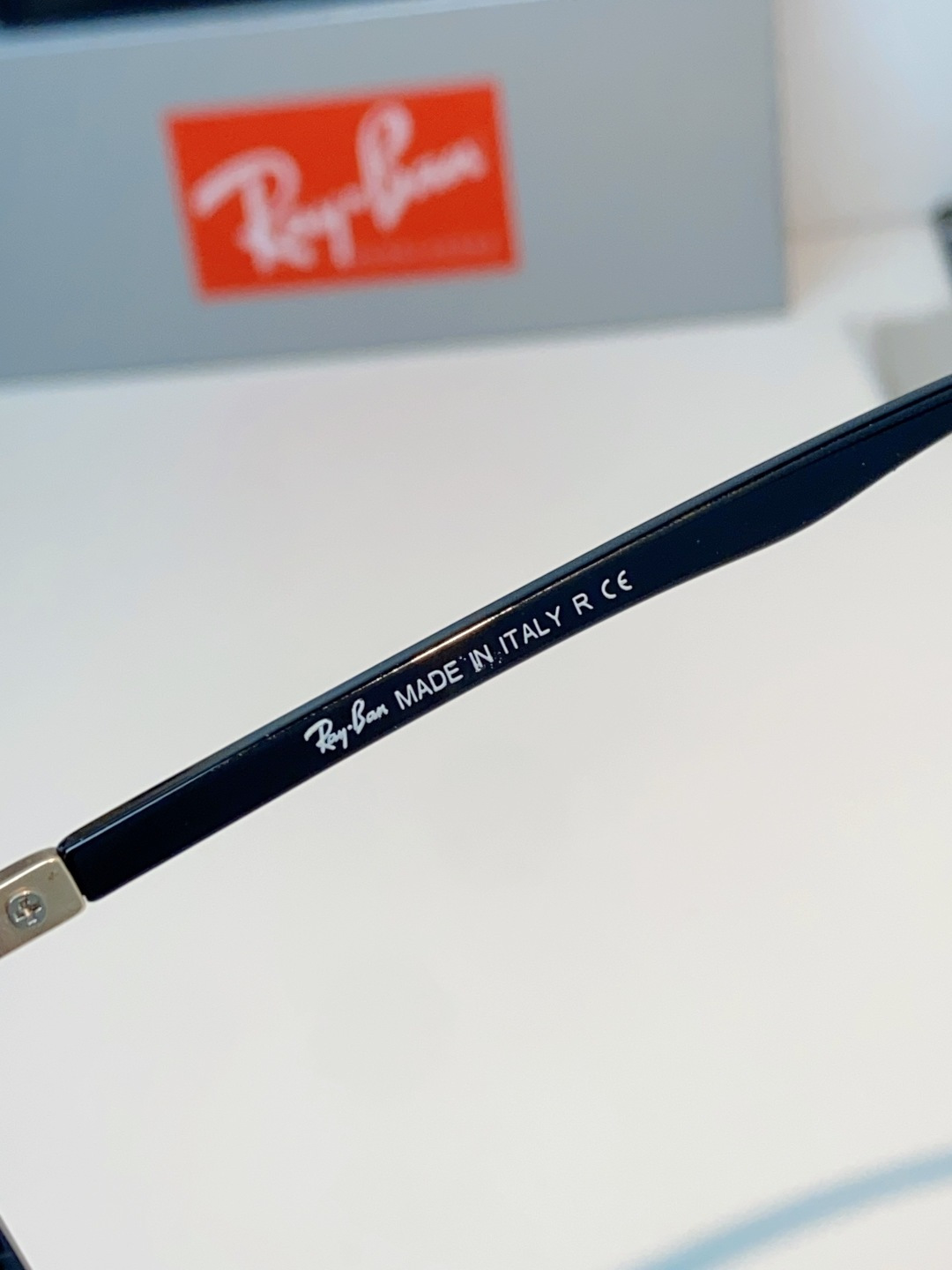 RayBan雷朋 2026新款经典小圆框偏光墨镜上线专柜，复古耐看不挑穿搭，偏光镜片防晒护眼，简约黑框低