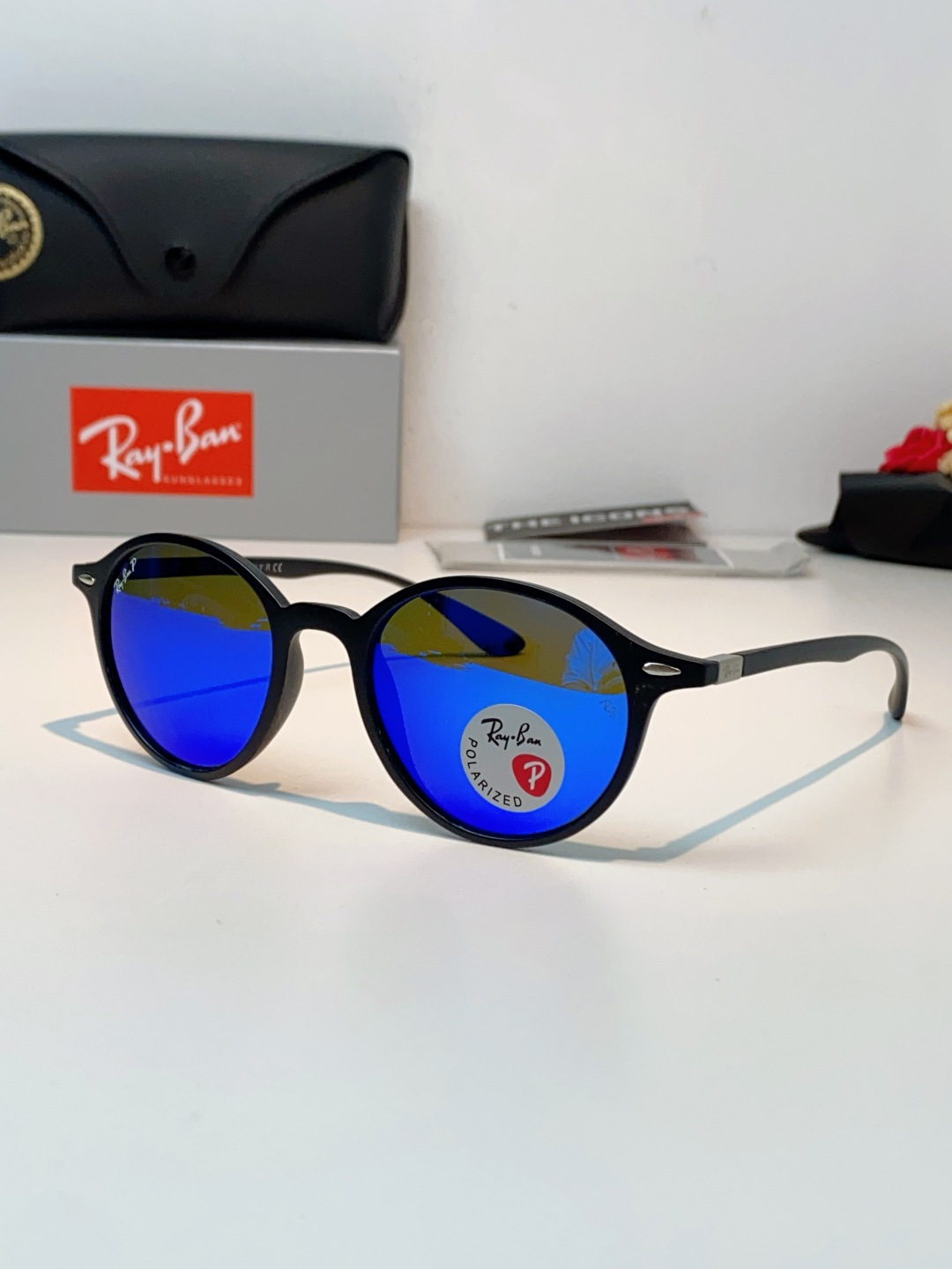 RayBan雷朋 2026新款经典小圆框偏光墨镜上线专柜，复古耐看不挑穿搭，偏光镜片防晒护眼，简约黑框低