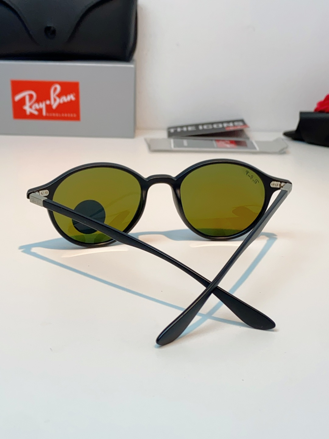 RayBan雷朋 2026新款经典小圆框偏光墨镜上线专柜，复古耐看不挑穿搭，偏光镜片防晒护眼，简约黑框低