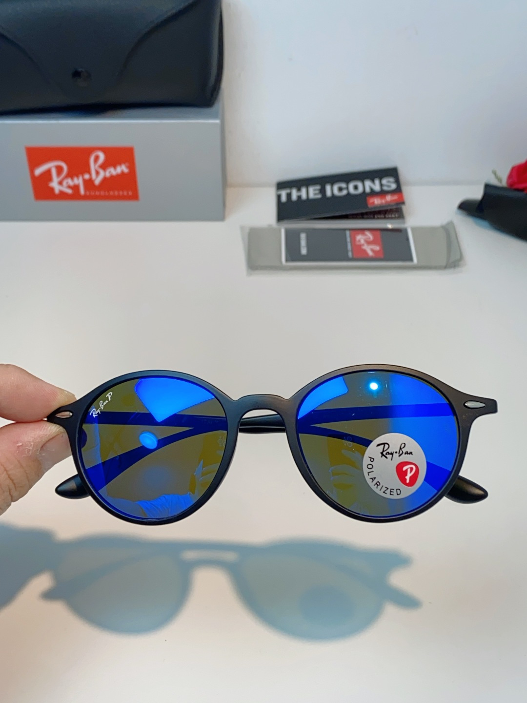 RayBan雷朋 2026新款经典小圆框偏光墨镜上线专柜，复古耐看不挑穿搭，偏光镜片防晒护眼，简约黑框低