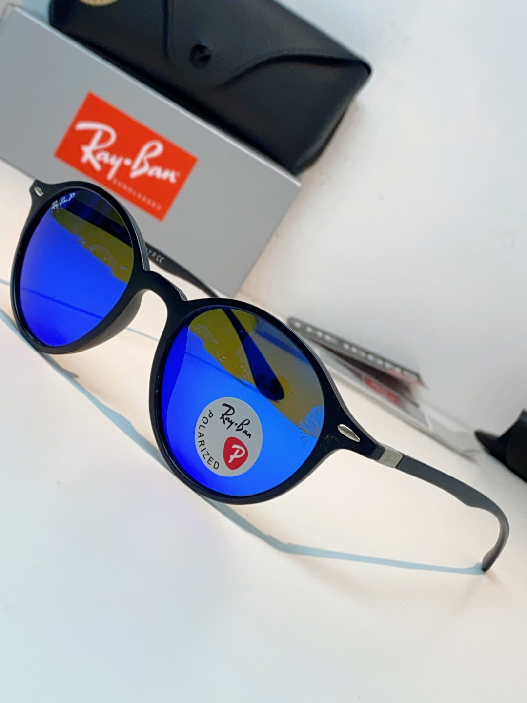 RayBan雷朋 2026新款经典小圆框偏光墨镜上线专柜，复古耐看不挑穿搭，偏光镜片防晒护眼，简约黑框低