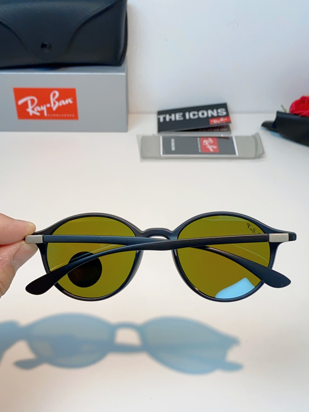 RayBan雷朋 2026新款经典小圆框偏光墨镜上线专柜，复古耐看不挑穿搭，偏光镜片防晒护眼，简约黑框低