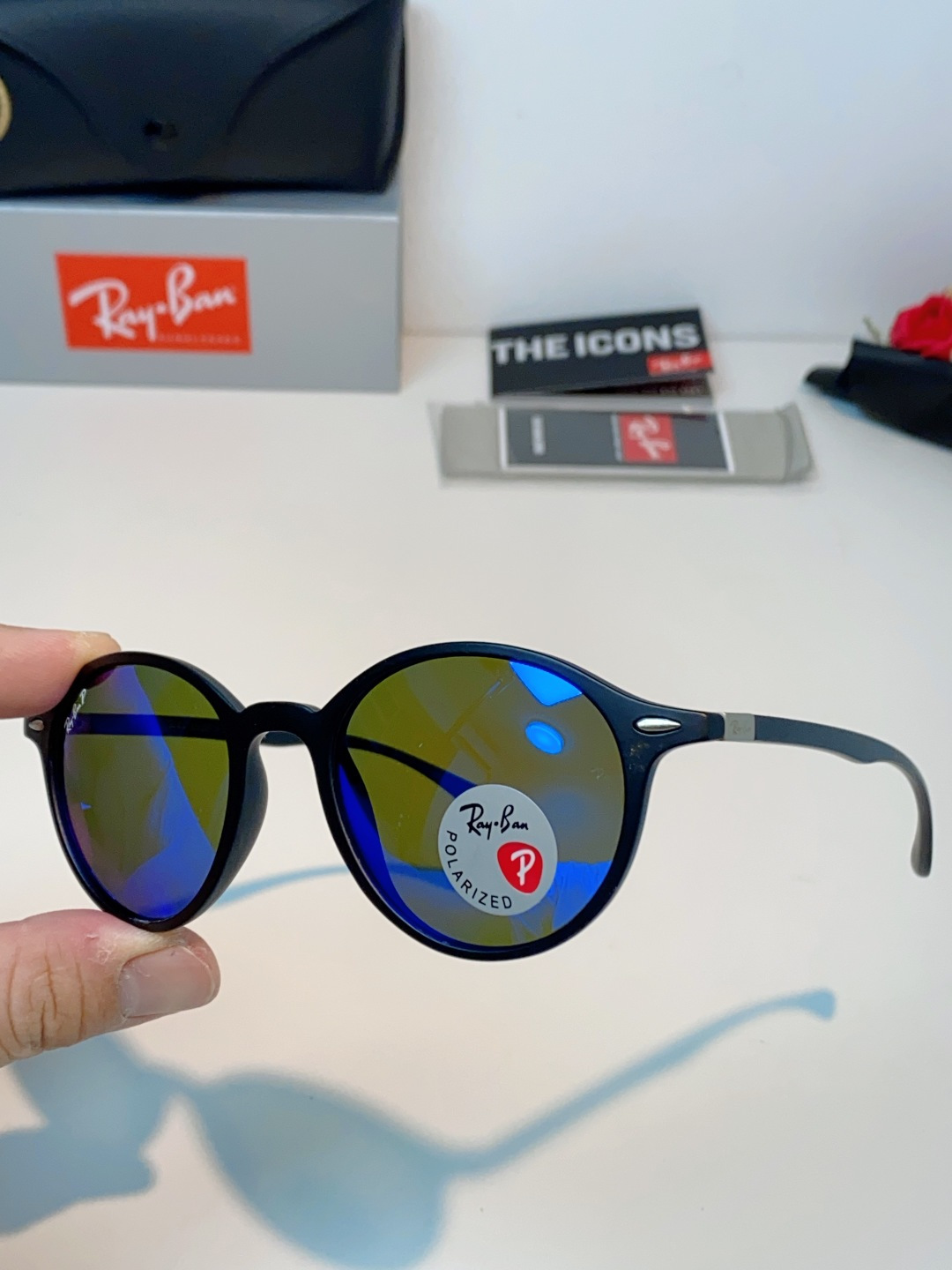 RayBan雷朋 2026新款经典小圆框偏光墨镜上线专柜，复古耐看不挑穿搭，偏光镜片防晒护眼，简约黑框低
