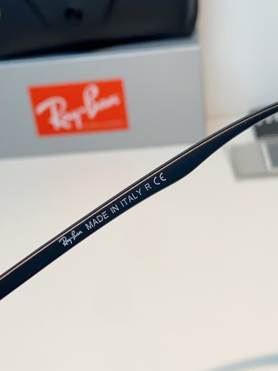RayBan雷朋 2026新款经典小圆框偏光墨镜上线专柜，复古耐看不挑穿搭，偏光镜片防晒护眼，简约黑框低