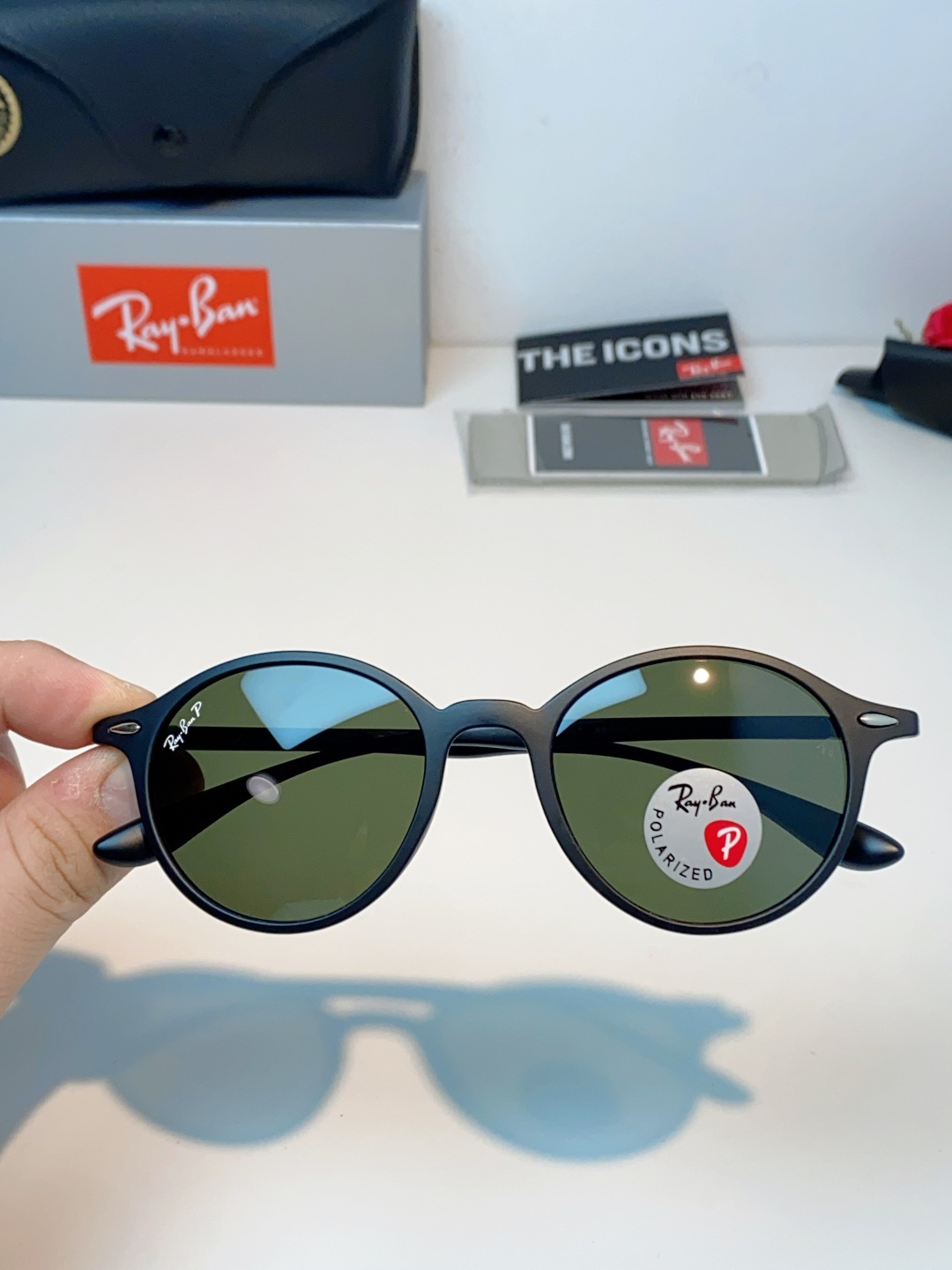 RayBan雷朋 2026新款经典小圆框偏光墨镜上线专柜，复古耐看不挑穿搭，偏光镜片防晒护眼，简约黑框低