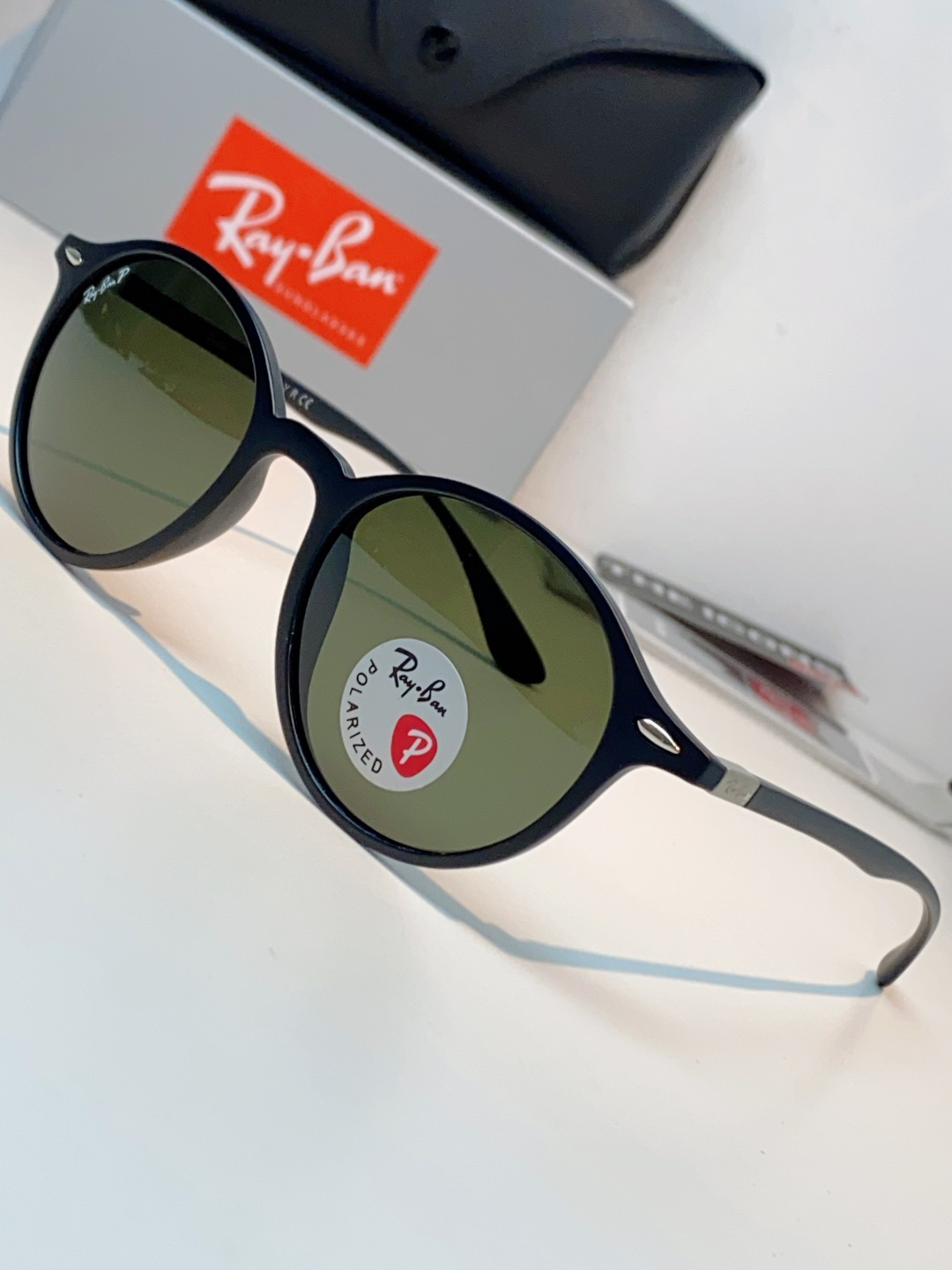 RayBan雷朋 2026新款经典小圆框偏光墨镜上线专柜，复古耐看不挑穿搭，偏光镜片防晒护眼，简约黑框低
