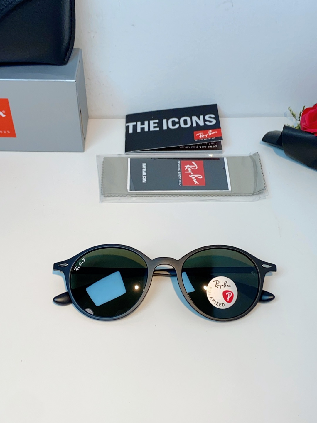 RayBan雷朋 2026新款经典小圆框偏光墨镜上线专柜，复古耐看不挑穿搭，偏光镜片防晒护眼，简约黑框低