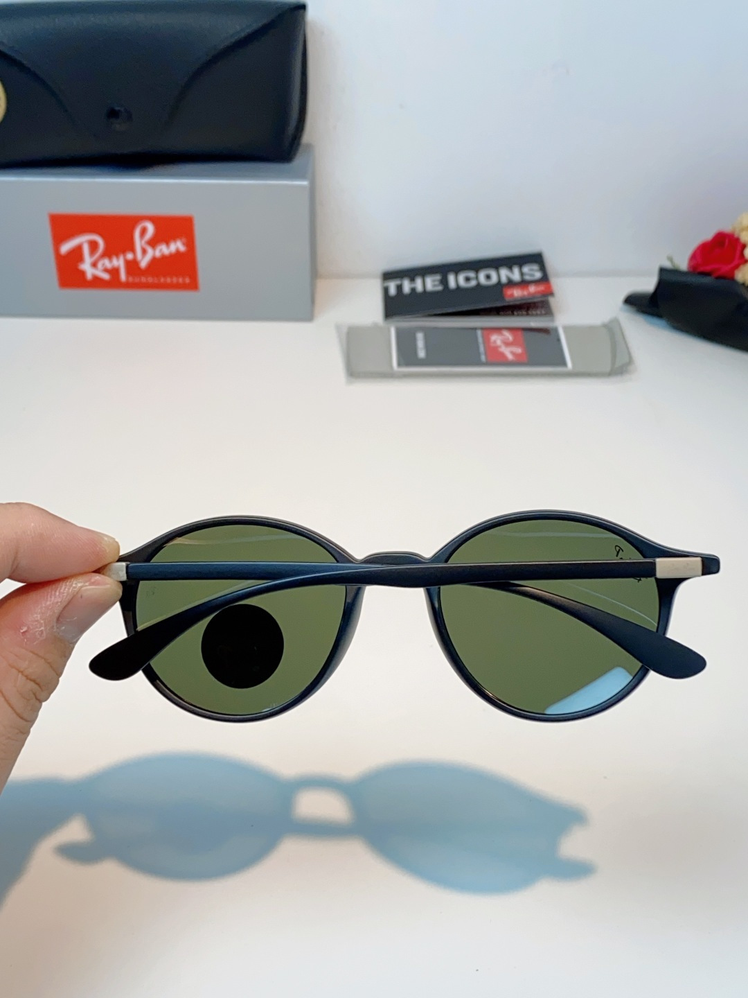 RayBan雷朋 2026新款经典小圆框偏光墨镜上线专柜，复古耐看不挑穿搭，偏光镜片防晒护眼，简约黑框低