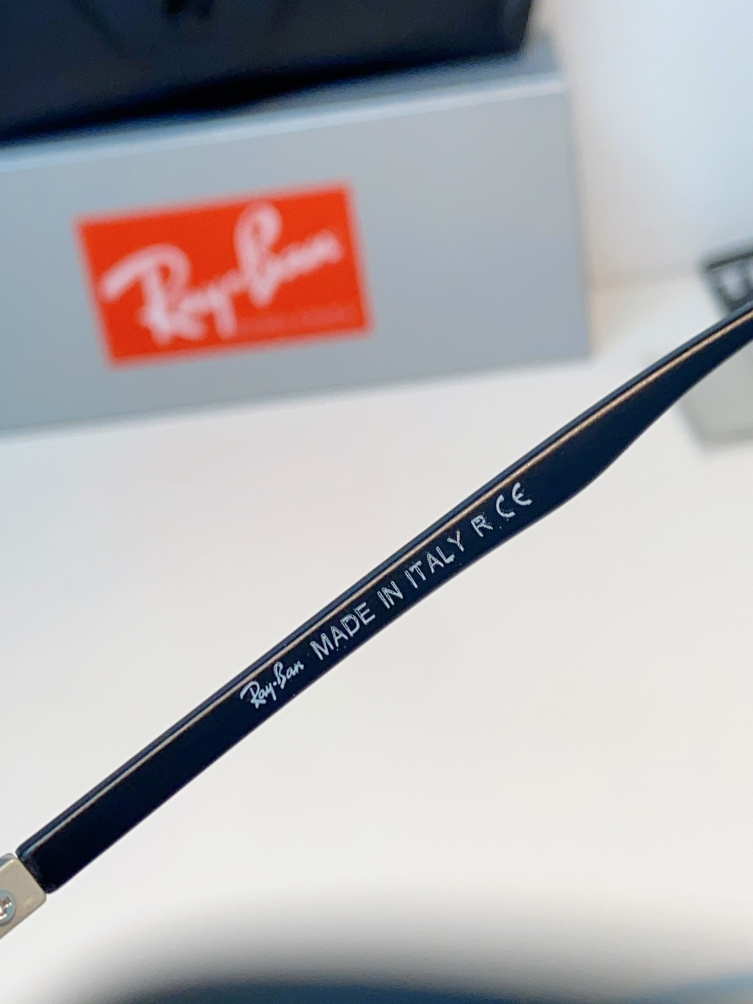 RayBan雷朋 2026新款经典小圆框偏光墨镜上线专柜，复古耐看不挑穿搭，偏光镜片防晒护眼，简约黑框低
